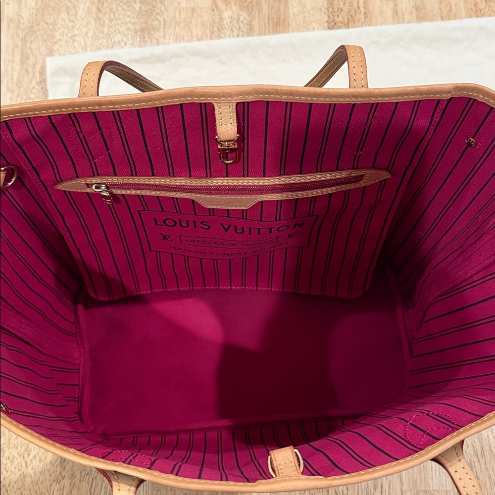 Louis Vuitton Neverfull MM 
 Brown Monogram Tote with Pink Interior - Picture 8 of 14